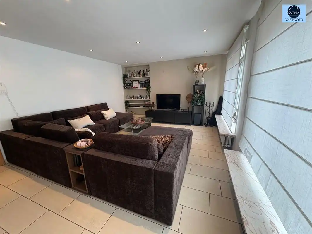 HANDELSHUIS EN APPARTEMENT MET 5 SLAAPKAMERS foto 3