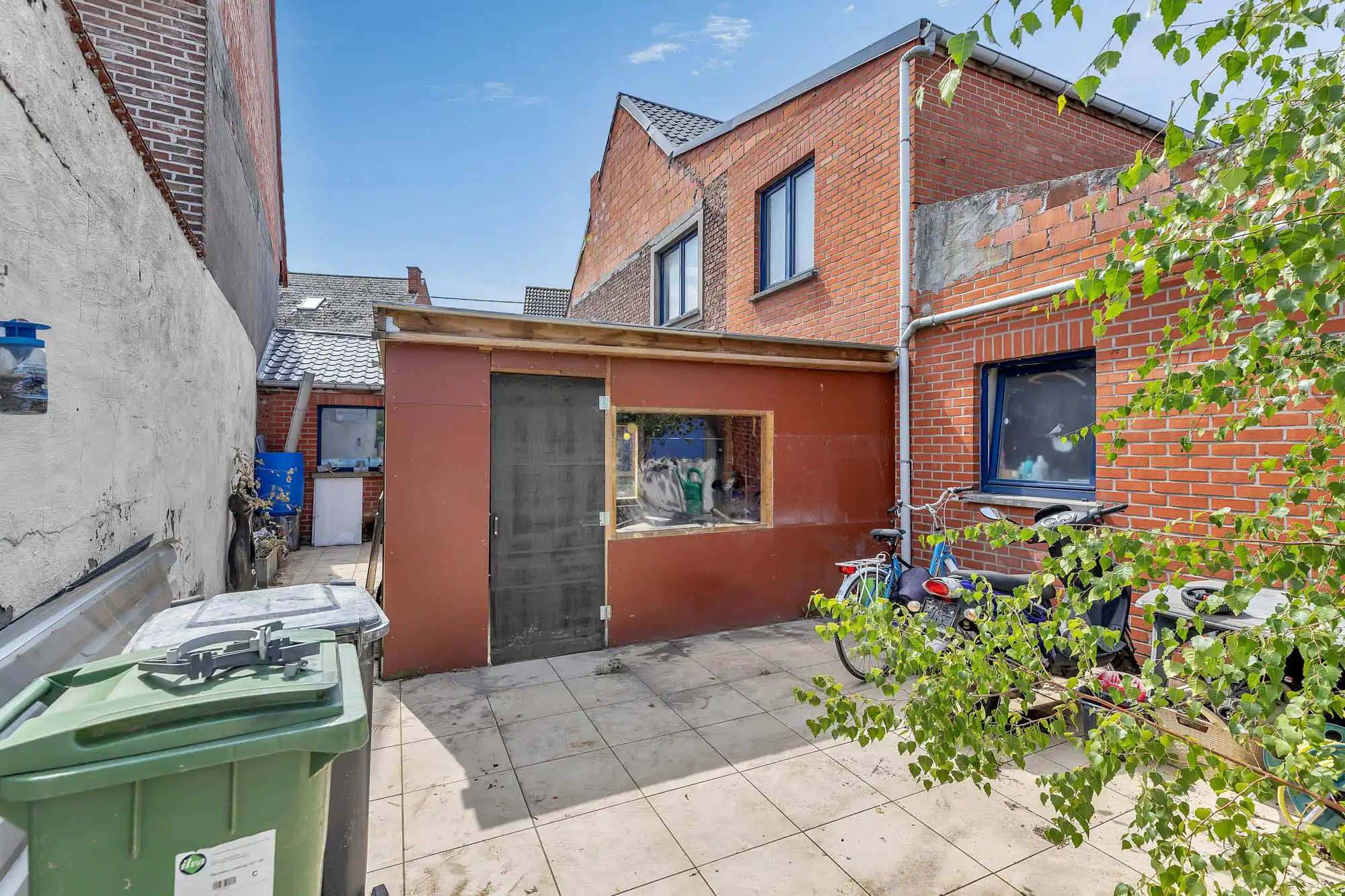 Te renoveren woning met 3 slaapkamers en garage foto 24