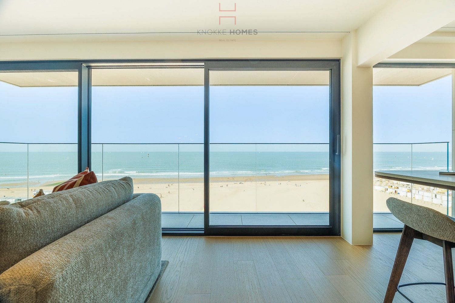 Uitzondelijk breed en ruim appartement op de Zeedijk van Het Zoute foto 5