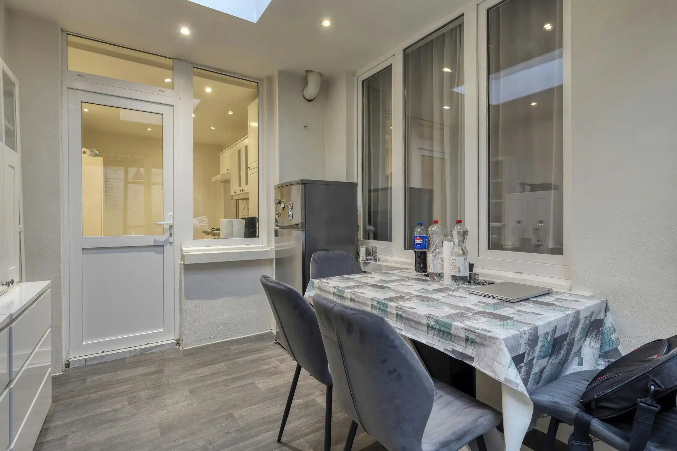 Gerenoveerd gelijkvloers appartement te koop in Merksem foto 8