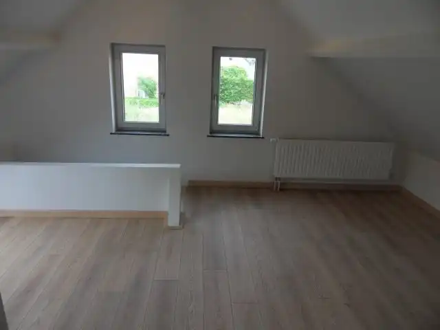Rustig gelegen BUNGALOW, 2 slaapkamers / bureel, garage en tuin op 4 are 66 ca foto 19