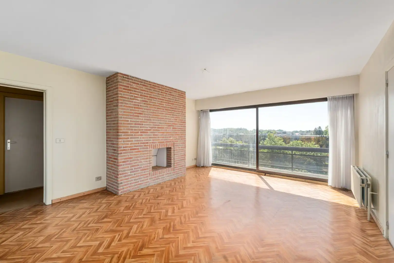 Te renoveren lichtrijk appartement met garage te Kristus-Koning (Brugge) foto 3