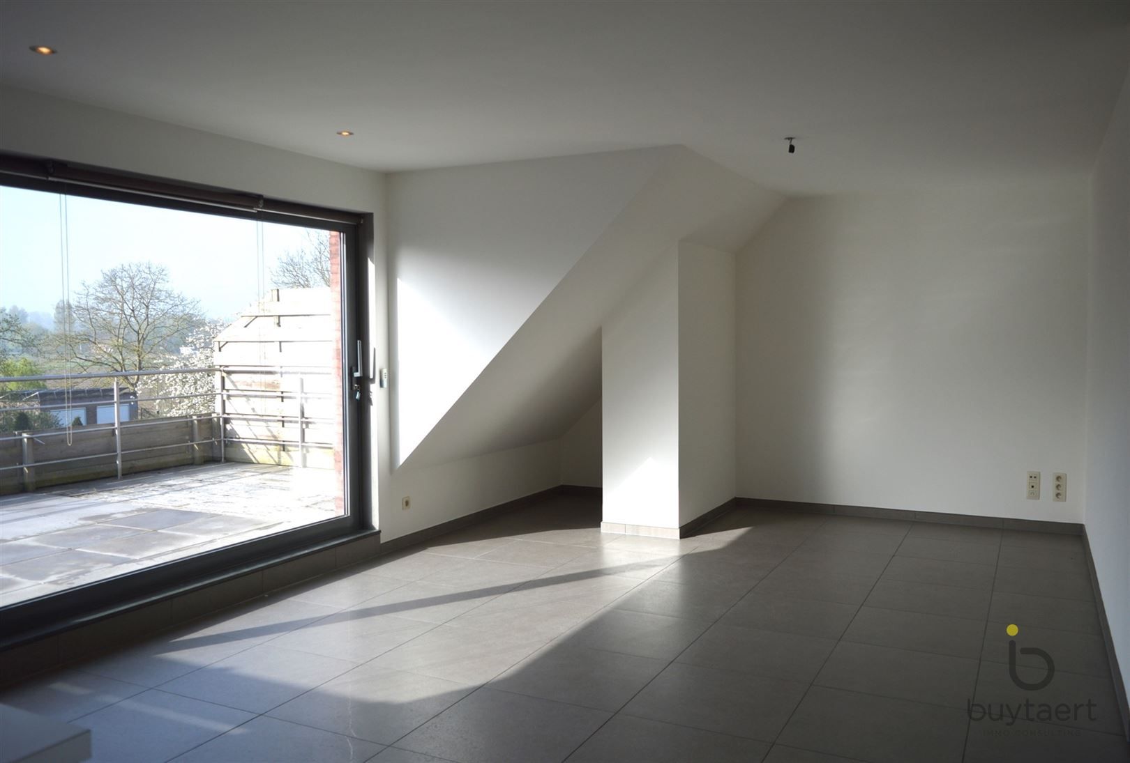 Appartement met één slaapkamer en prachtig terras met autoplaats. foto 9