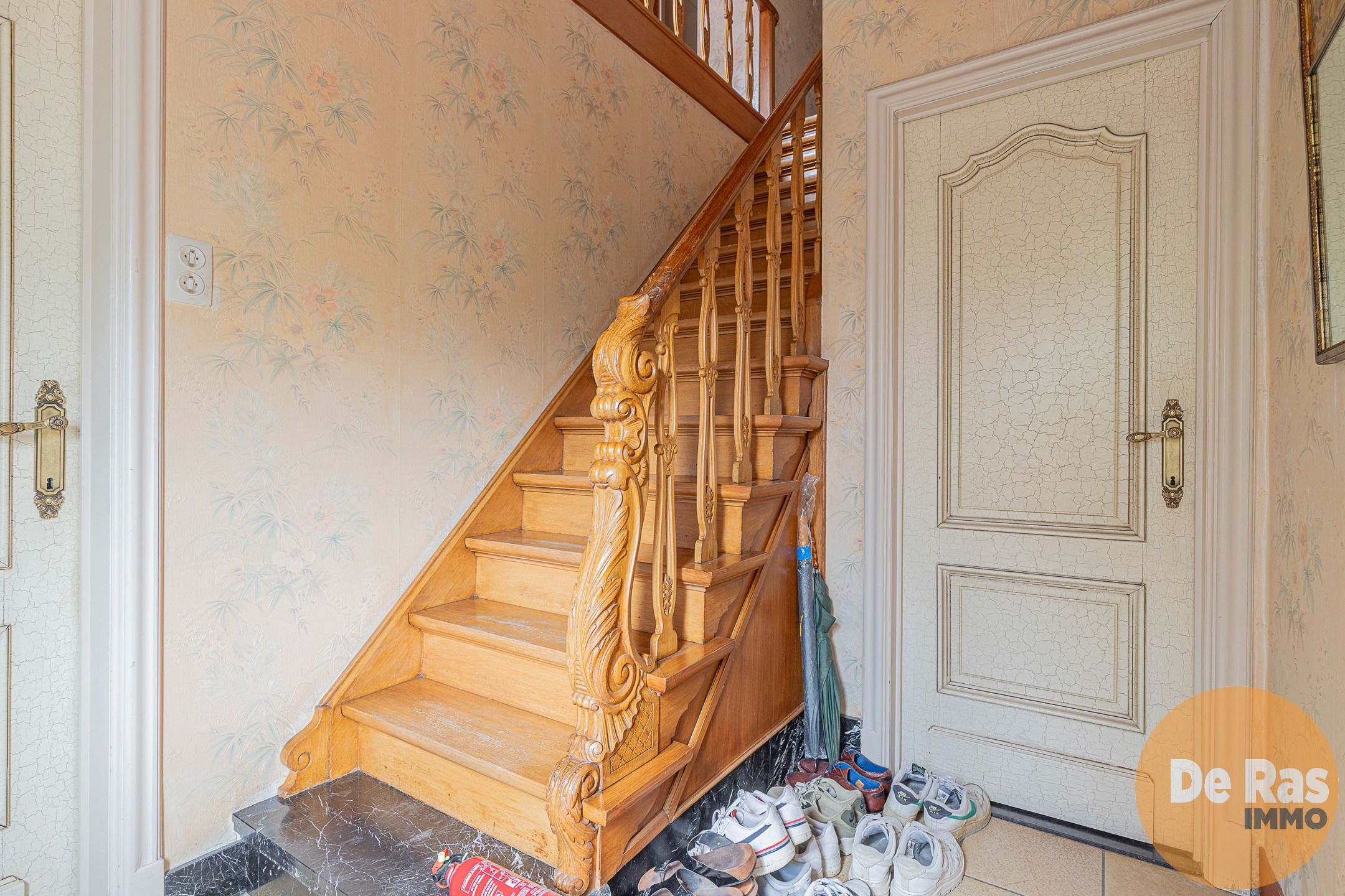 DENDERMONDE - Stevige halfopen woning met magazijn en garage foto 3