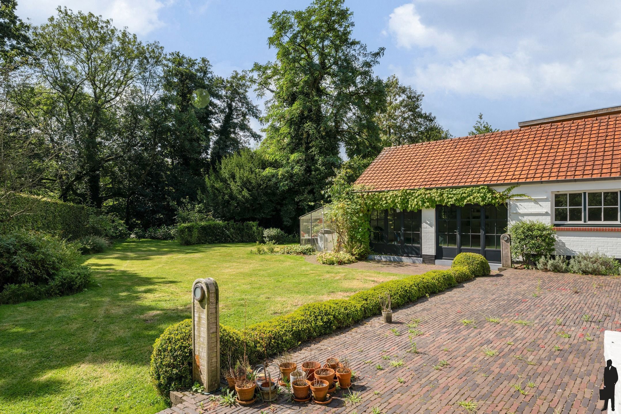 Zeer charmante gezinswoning op ca. 1.116m²  foto 4