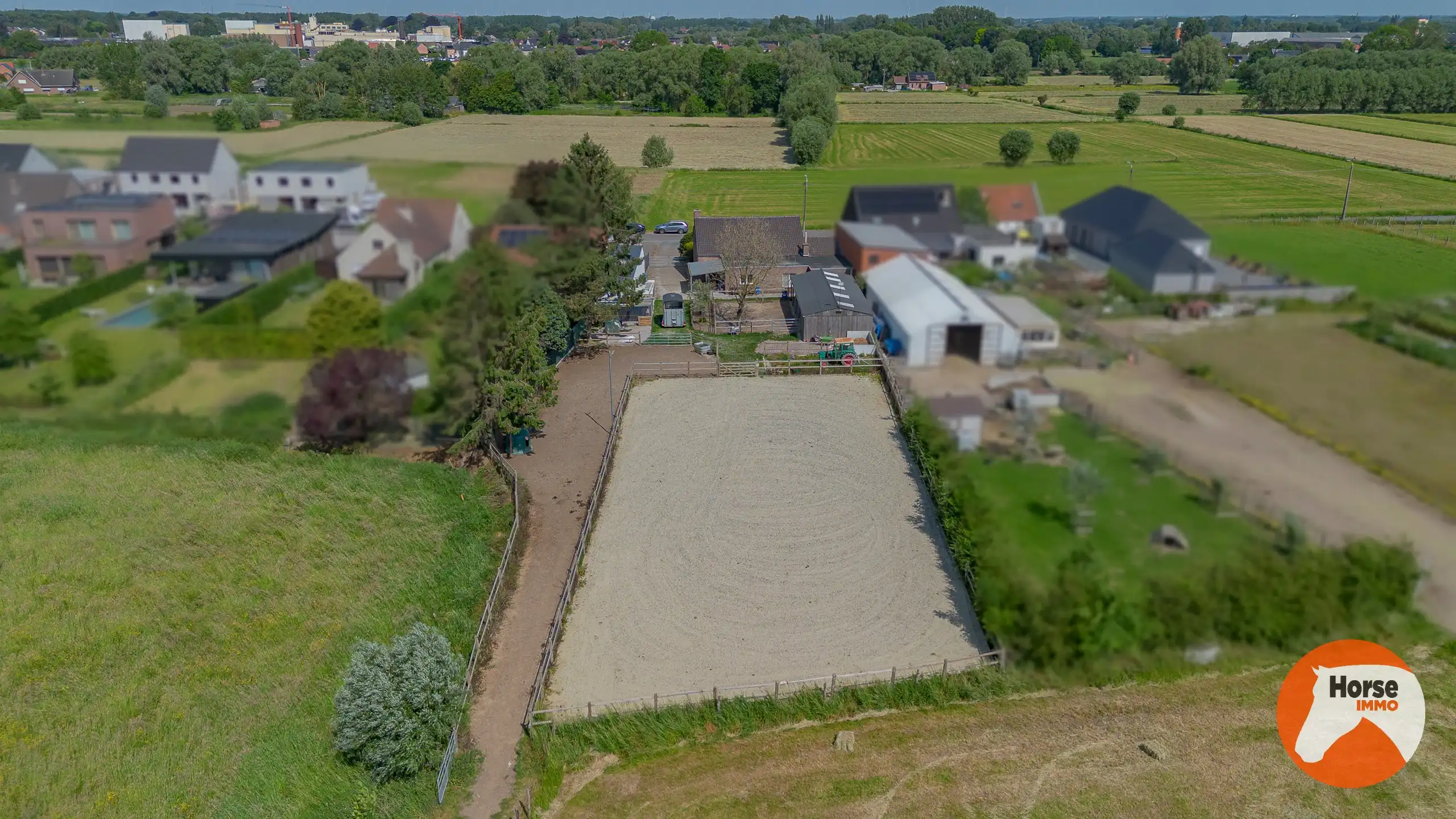 LEBBEKE - Charmante woning met paardenaccommodatie. foto 2