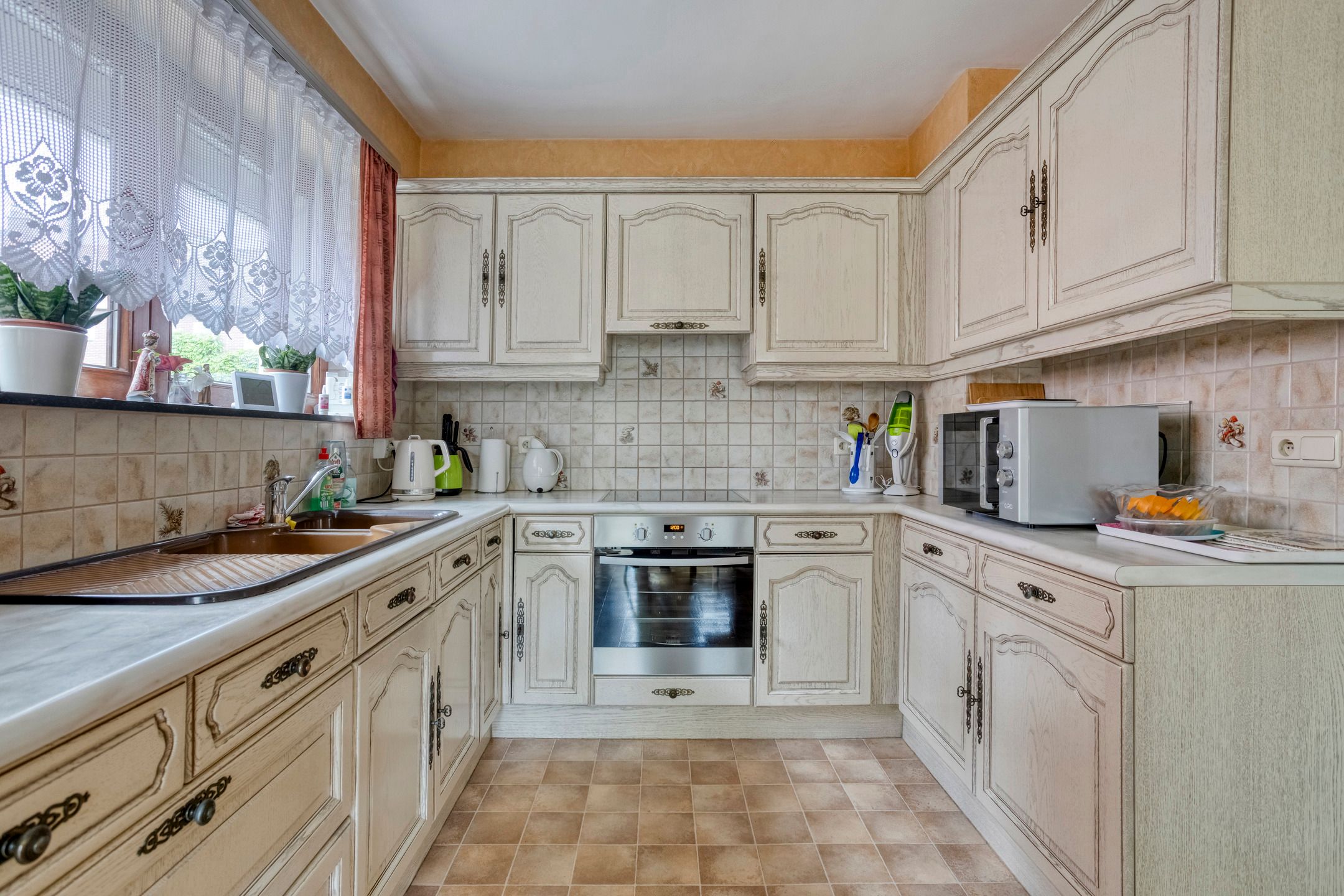 Ruime, op te frissen woning met vier slaapkamers foto 6