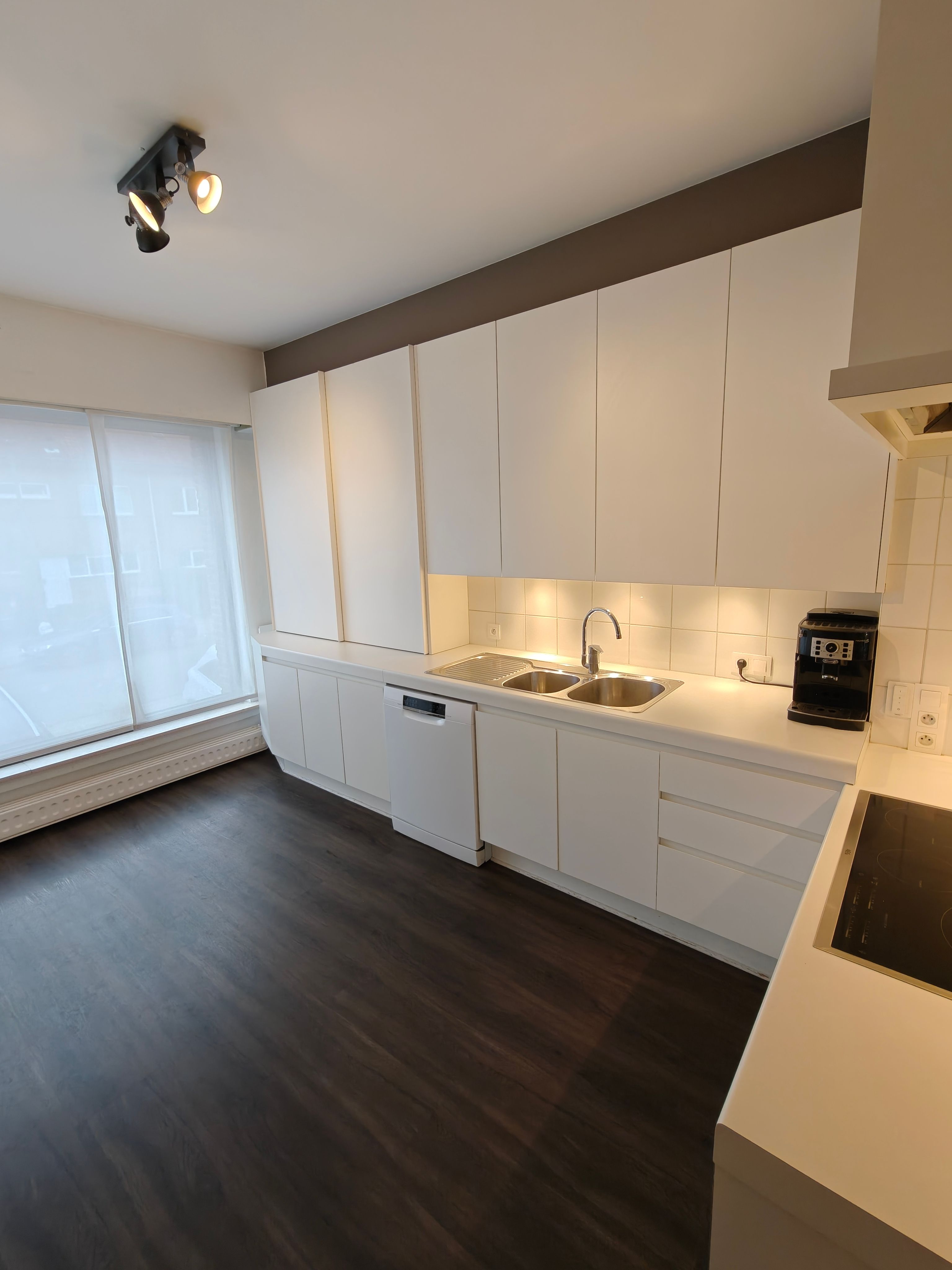 Modern gerenoveerde woning met zwembad foto 6