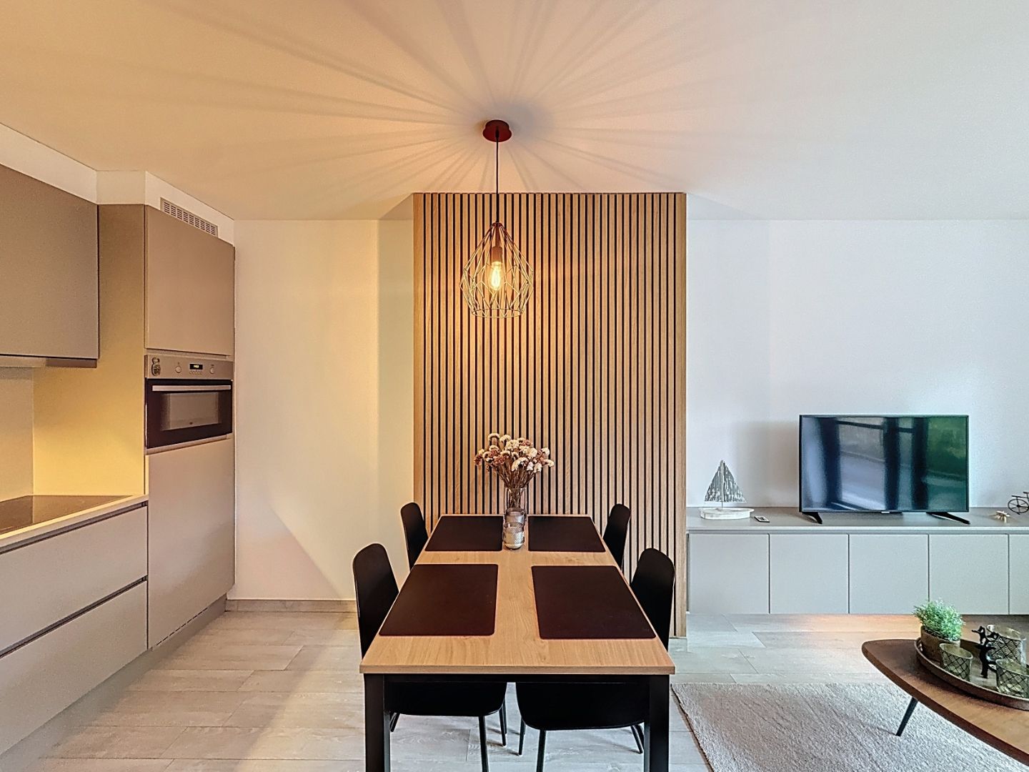 Instapklaar appartement aan de waterlijn van Nieuwpoort-stad. foto {{pictureIndex}}