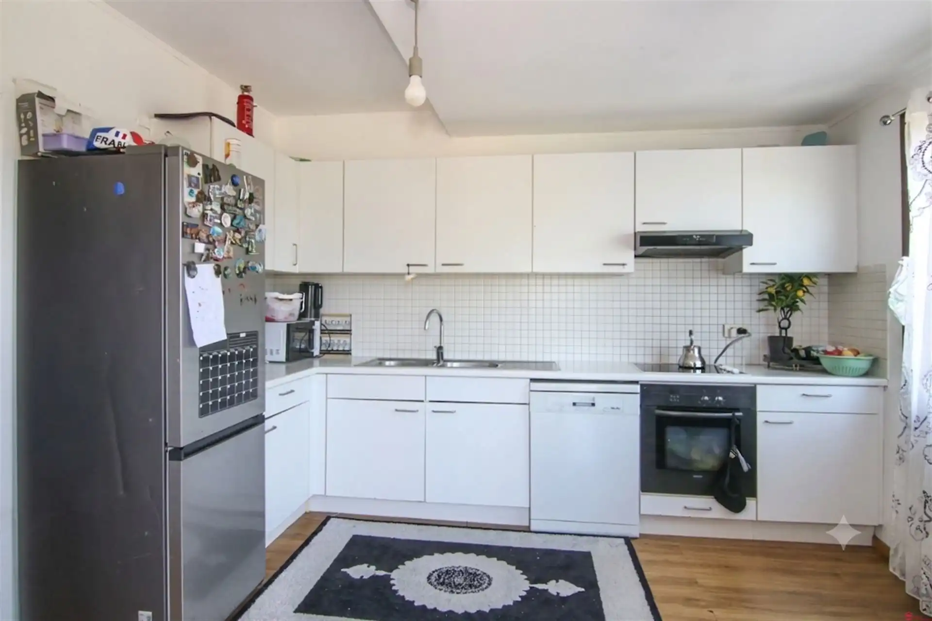 Halfopen woning met in groene wijk foto 5