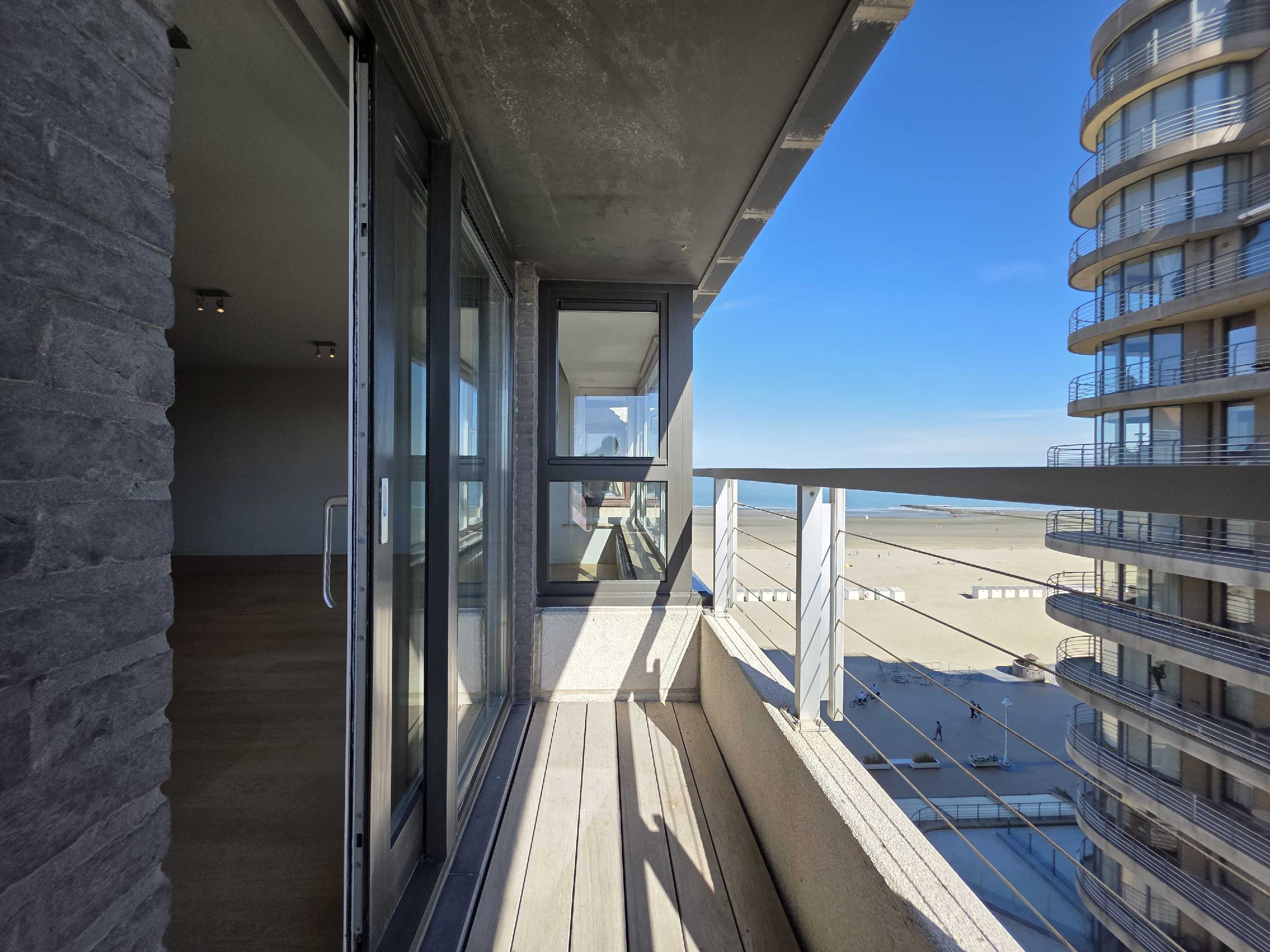 Luxueuze penthouse met zijdelings zeezicht en terras foto 6