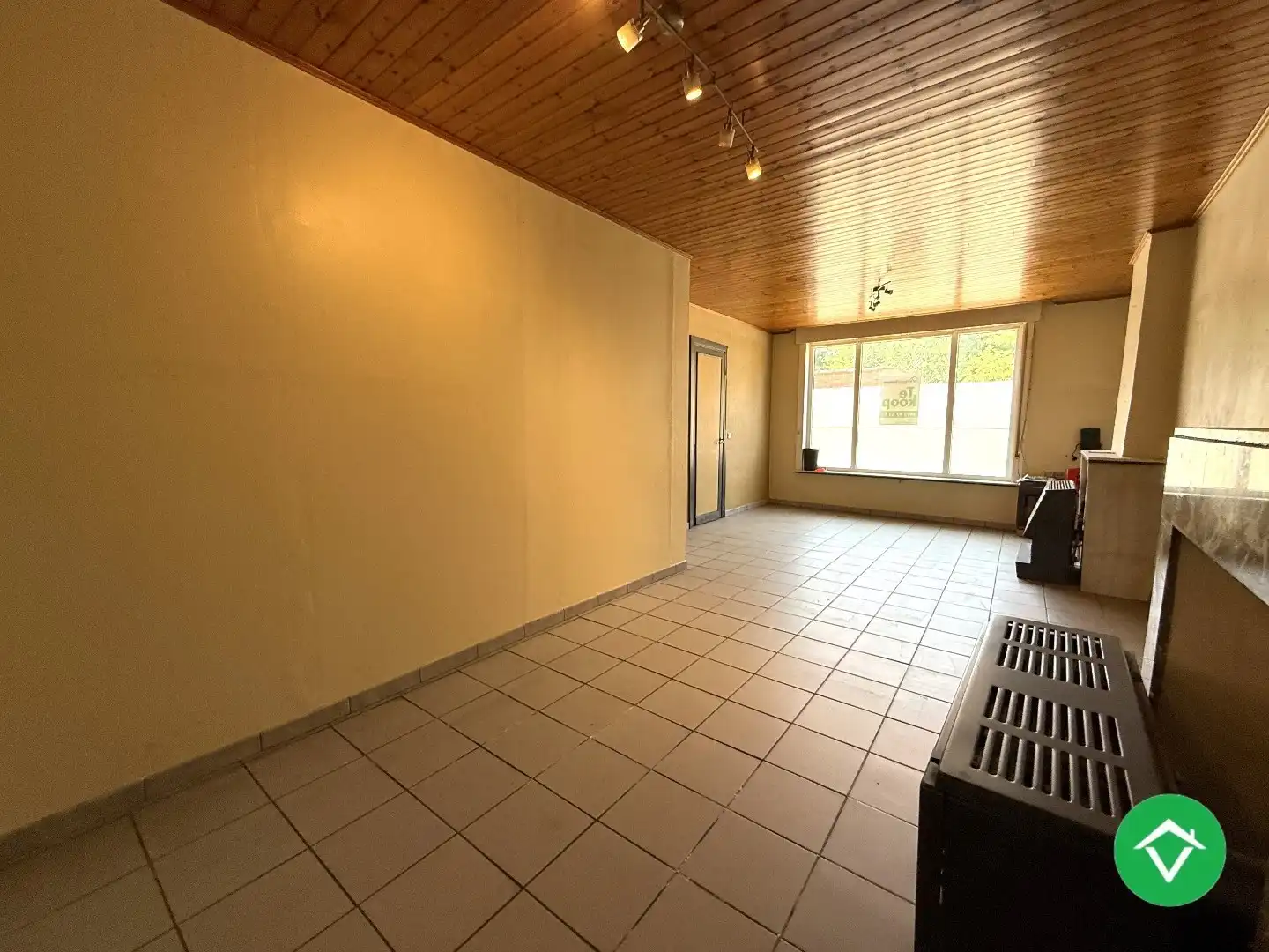 Op te frissen rijwoning met 3 slaapkamers en tuin in centrum Staden foto 4