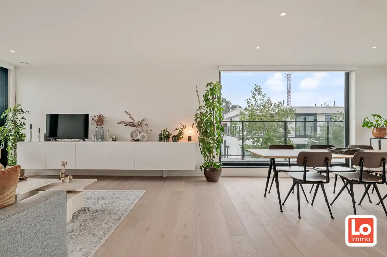 VERKOCHT! Luxe Penthouse met 1 slaapkamer en 2 grote terrassen op een topligging in het centrum van Lochristi! foto 9