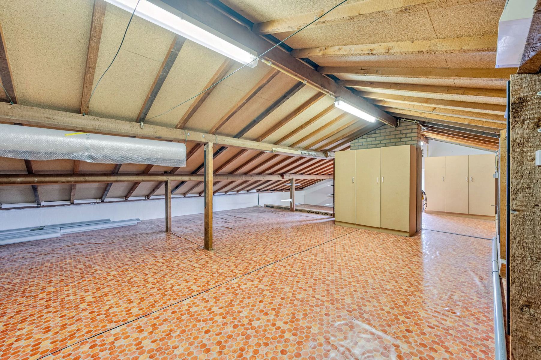 Op te frissen bungalow met zolderverdieping foto 12