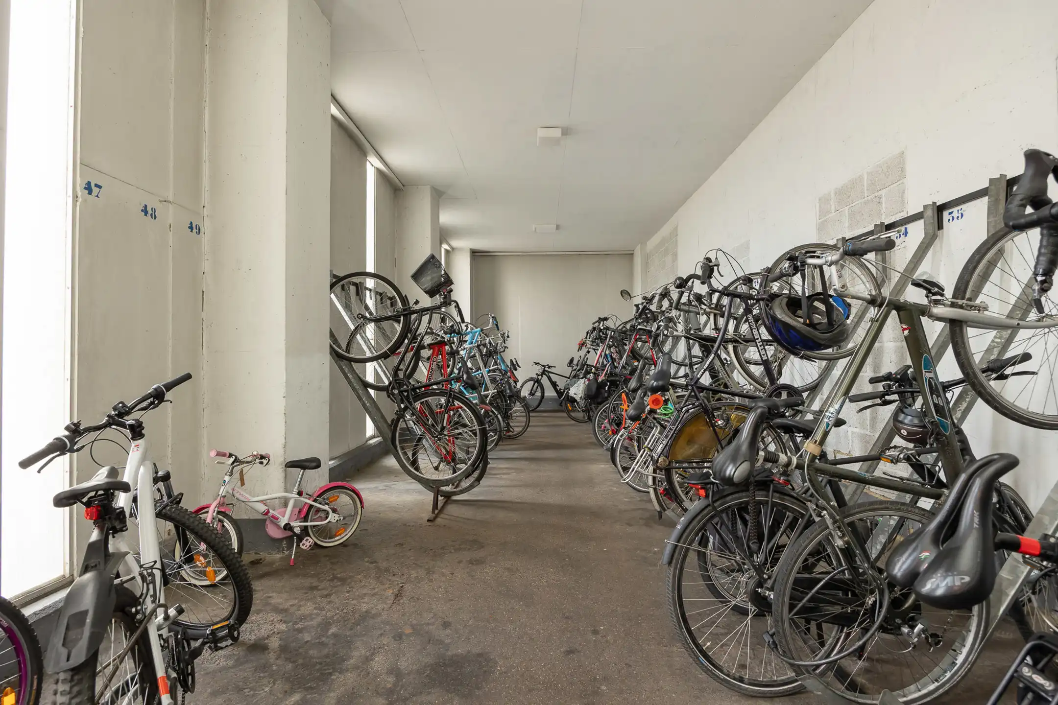 Ruim 3 slpk app met fantastisch uitzicht + staanplaats foto 25