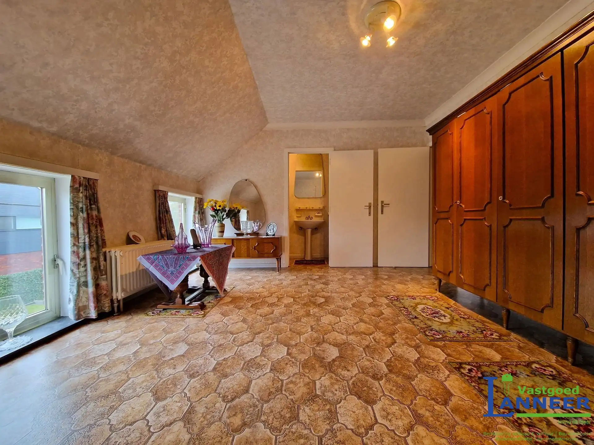 Woning met grote garage, 4 slpkmrs en diverse bijgebouwen foto 16