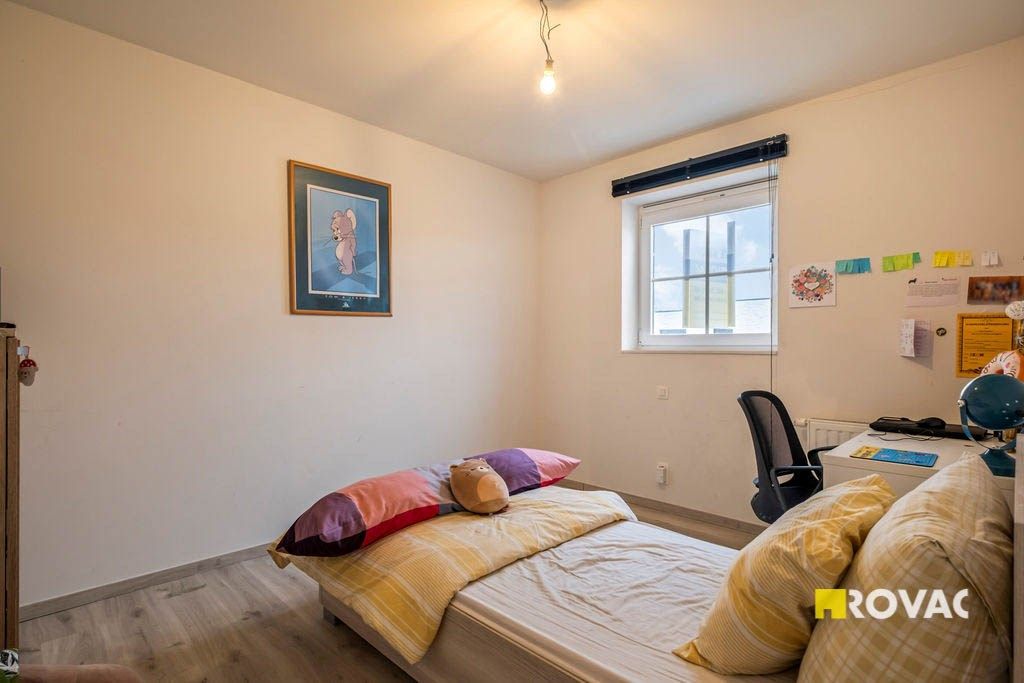 Zeer recente en ruime woning met 4 slaapkamers, garage en tuin foto 8