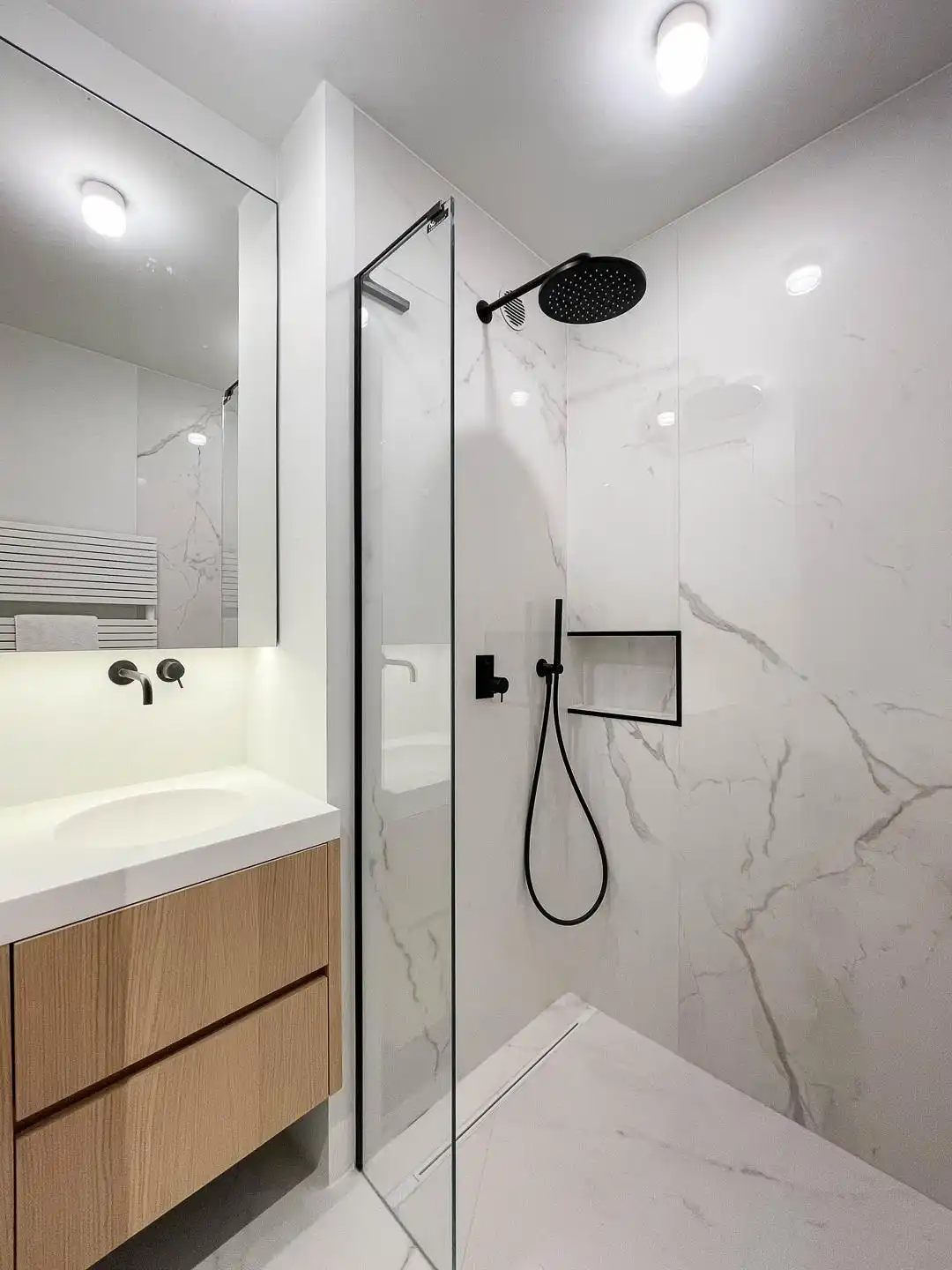 Stijlvol gerenoveerd appartement op een centrale ligging foto 17