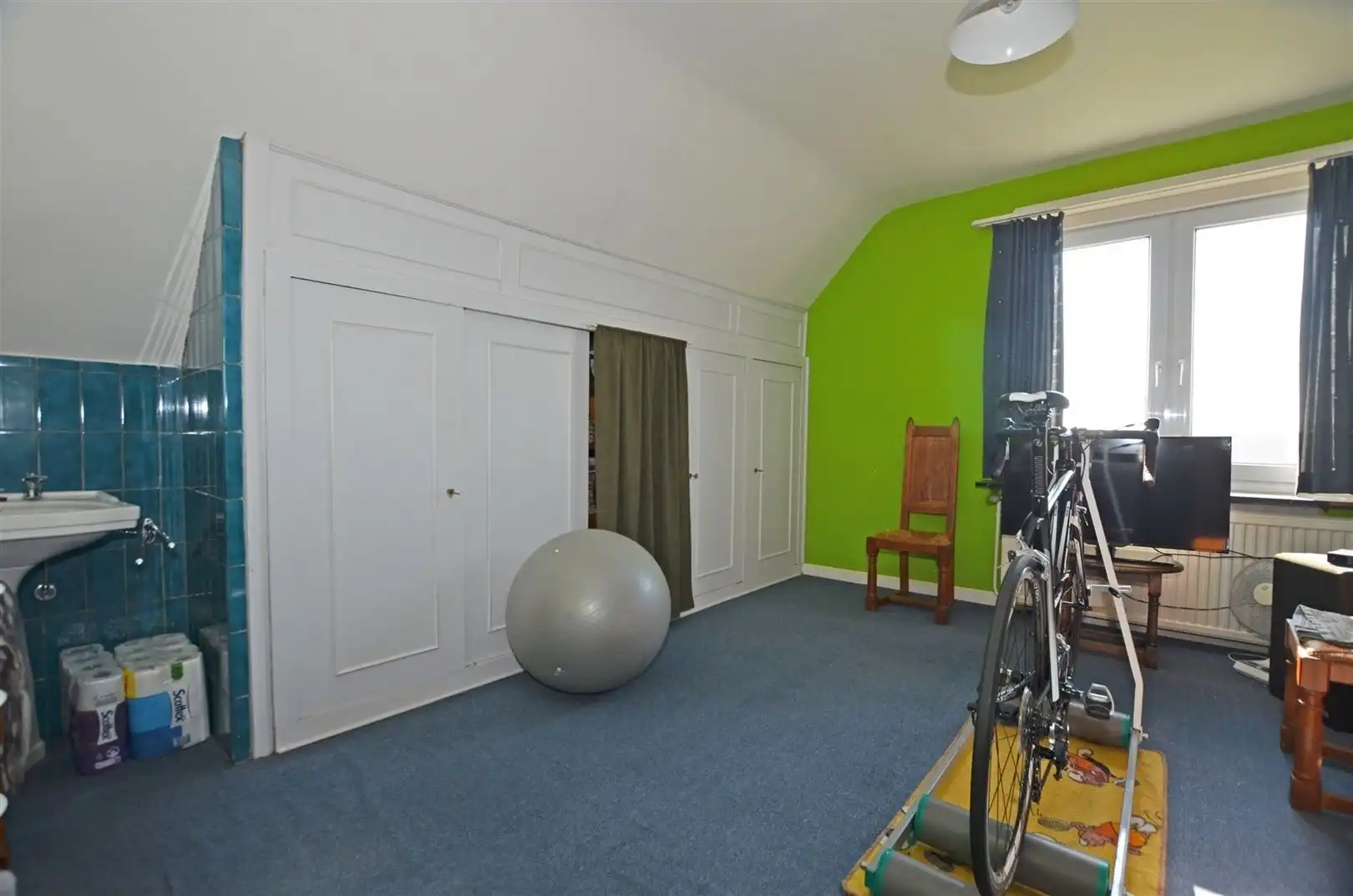 Villa + voorgelegen bouwgrond in residentiële straat  foto 18