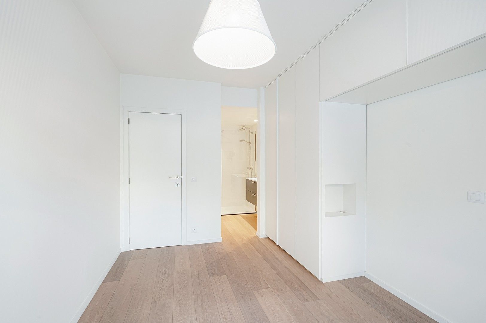 Instapklaar appartement, in het commerciële centrum van Knokke en vlakbij de zee. foto 20