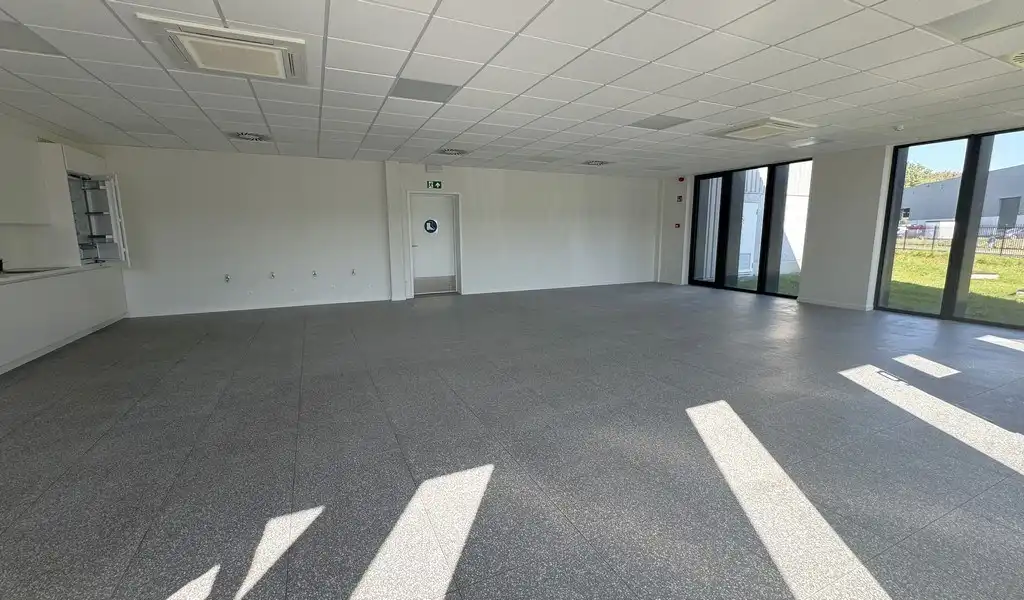 Logistieke loods te huur in Canal Logistics Centre Willebroek foto 8