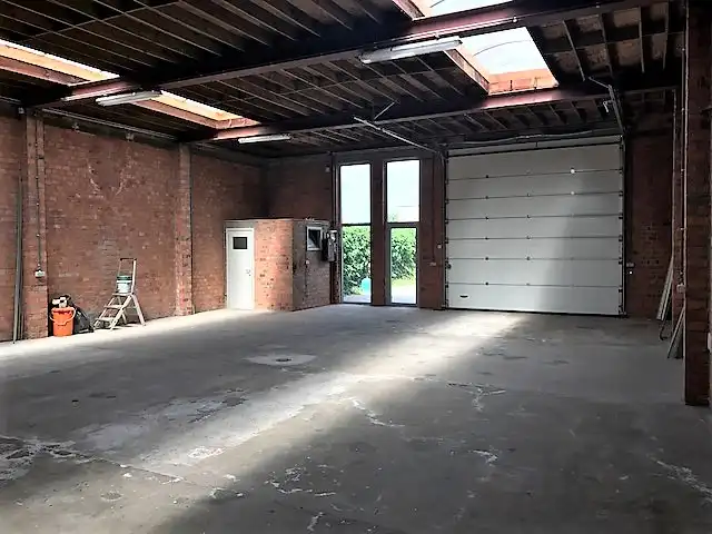 INSTAPKLAAR MULTIFUNCTIONEEL MAGAZIJN MET RUIME PARKING OP EEN TERREIN VAN 314 m² foto 7