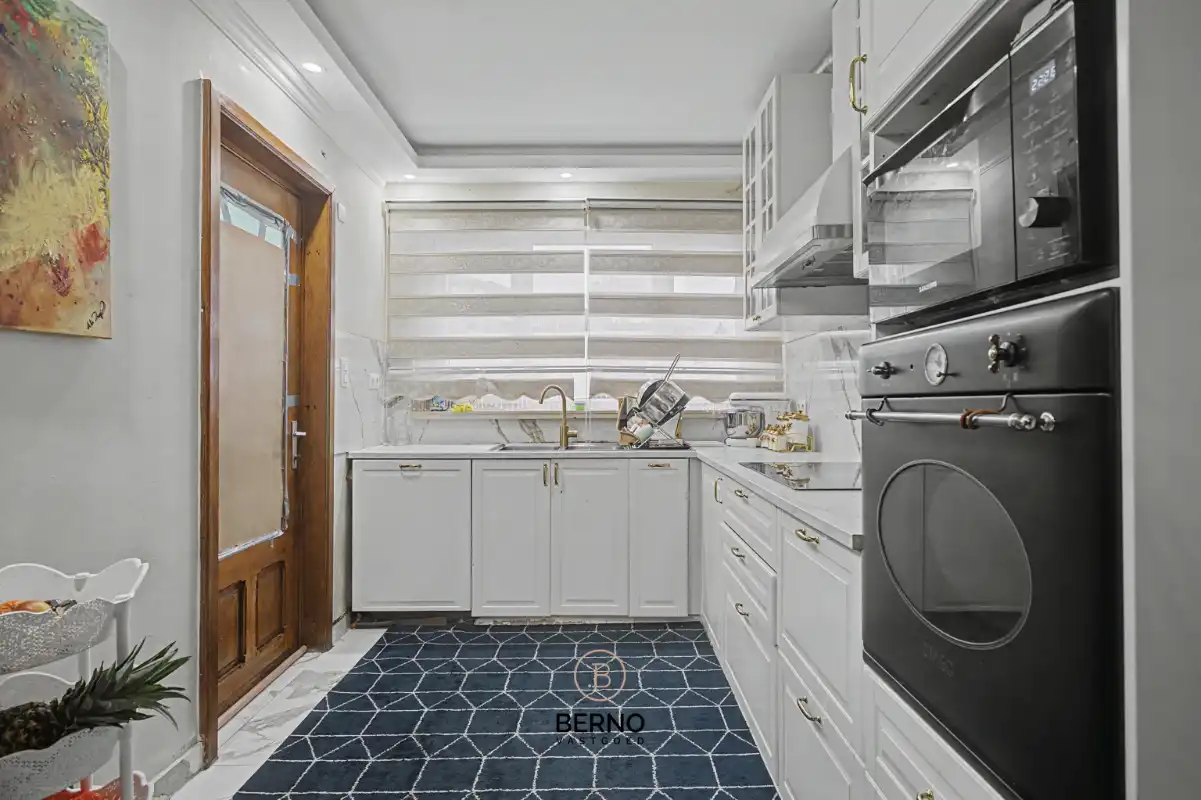 Gerenoveerde woning met 5 slaapkamers en parkeerplaats foto 6