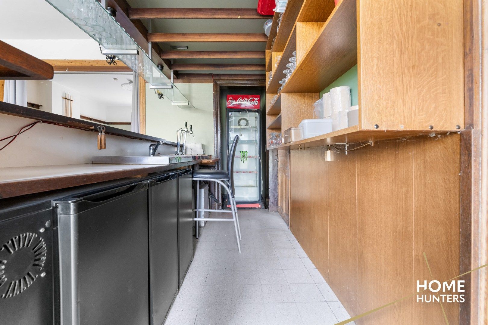 Renovatieproject met 4 slaapkamers, garage en ruime tuin foto 7