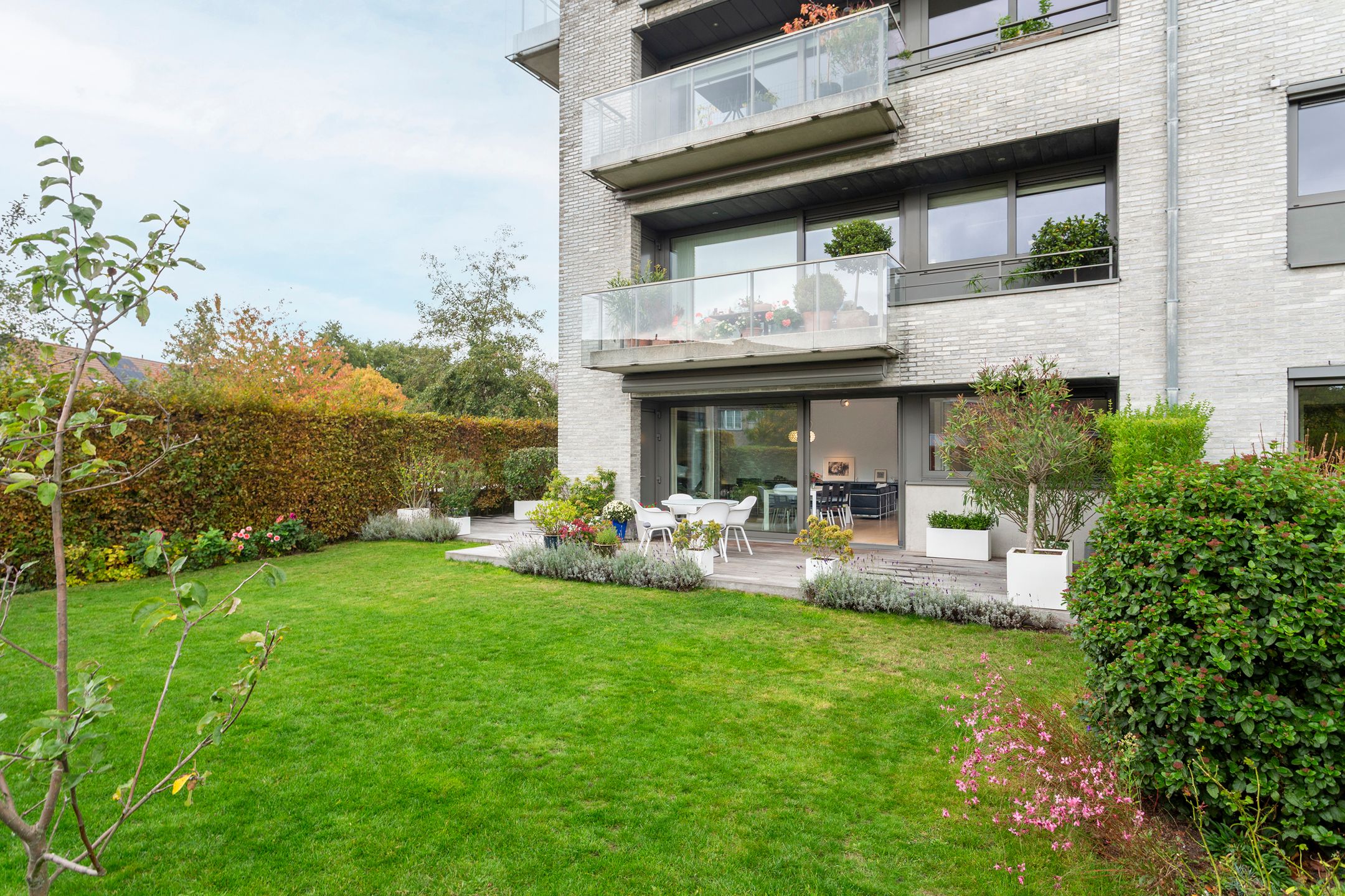 licht gelijkvloersappartement met 3 slpks en riante tuin foto 9