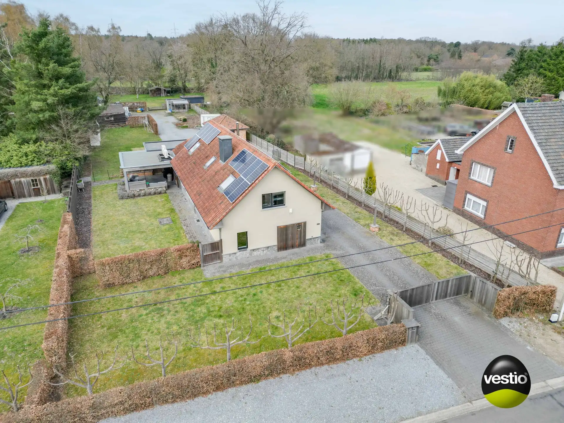 GERENOVEERDE LANGGEVELHOEVE OP 37,90 ARE MET TOPLIGGING IN ZEVENHUIZEN foto {{pictureIndex}}