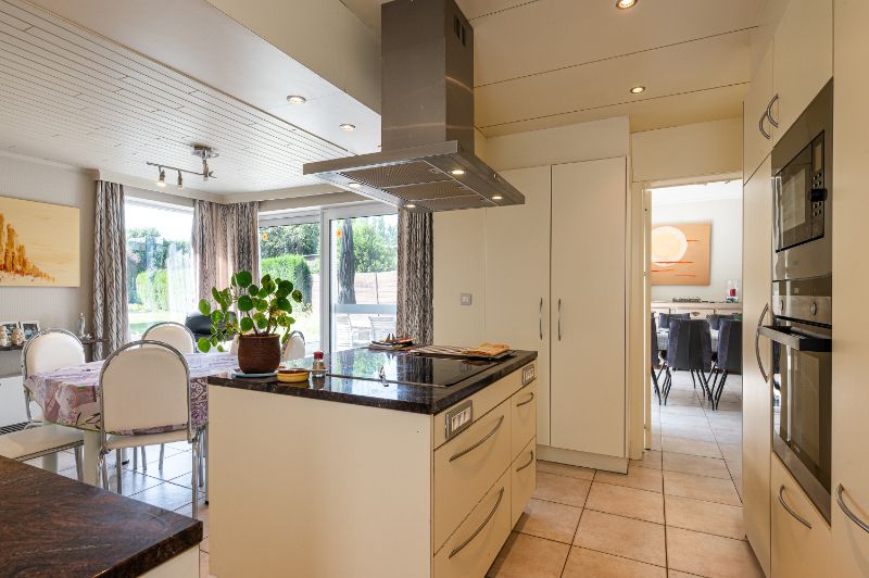 Goed onderhouden woning met zonnig terras en leuke tuin foto 13