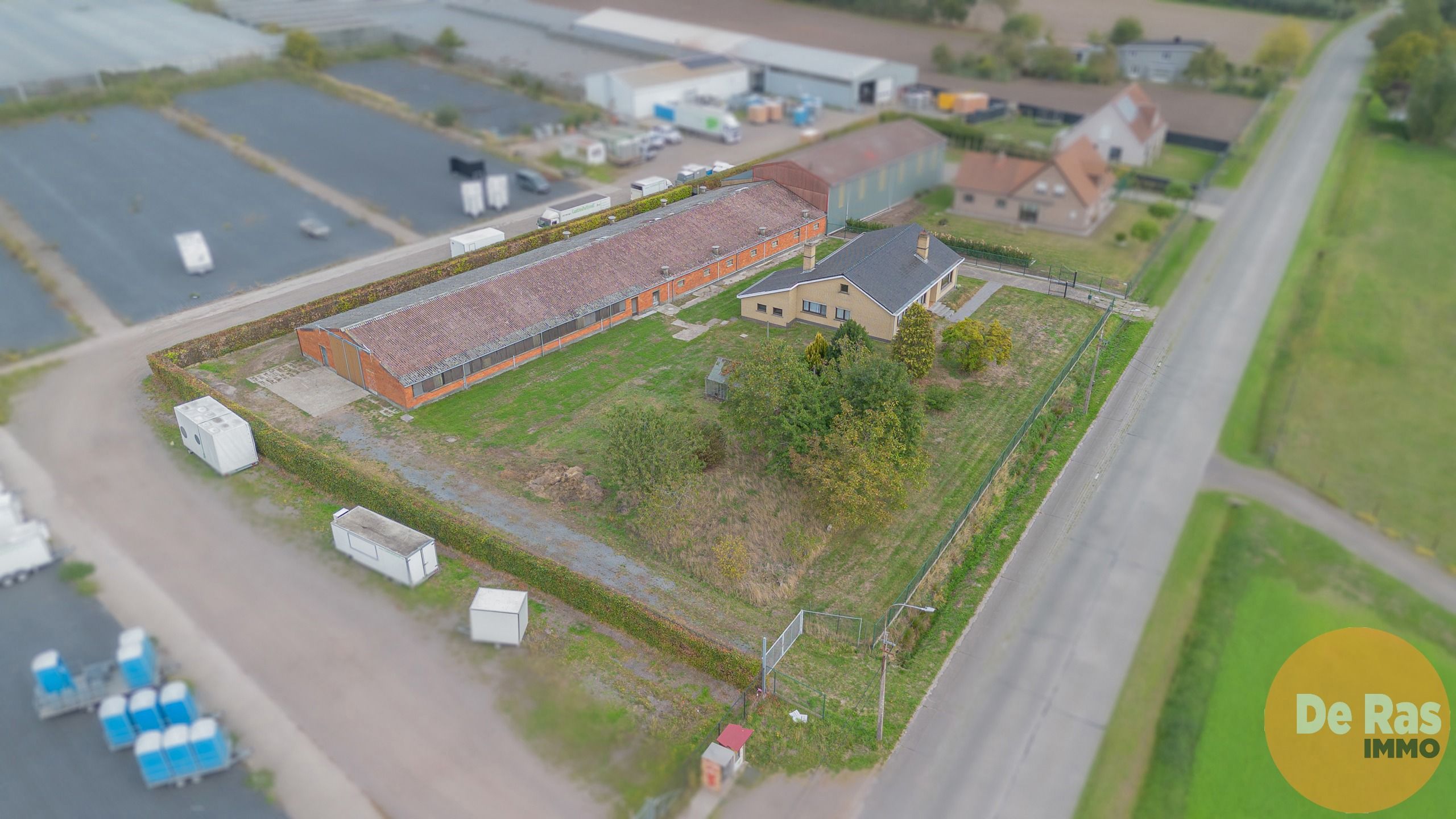 LOKEREN -Landelijk gelegen bedrijfswoning met stallencomplex foto 23