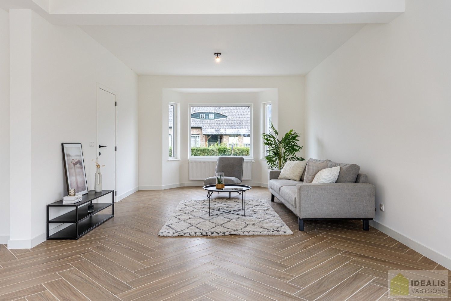 IDEALIS VASTGOED – Schitterend volledig vernieuwde woning met een heerlijke open leefruimte, luxe keuken, 3 ruime slaapkamers, een ruime luxueuze badkamer én een ruime wasplaats! Dit heerlijke huis bevindt zich op een volledig nieuw aangelegd perceel van 7a 88ca vlakbij het centrum van Hamont-Achel, op slechts enkele minuten van de Nederlandse grens - EEN MUST VISIT! - foto 16