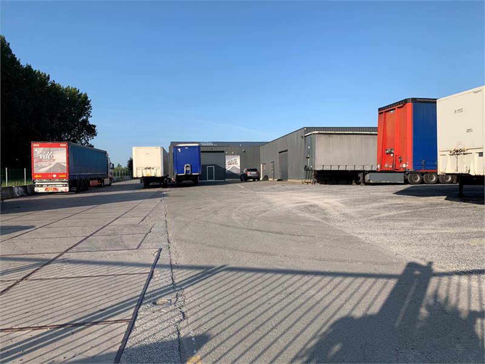 Opslagplaats van 300 m² met een goede ligging foto 5