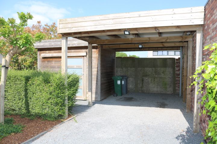 Toffe instapklare woning met 3 slaapkamers en carport foto 2