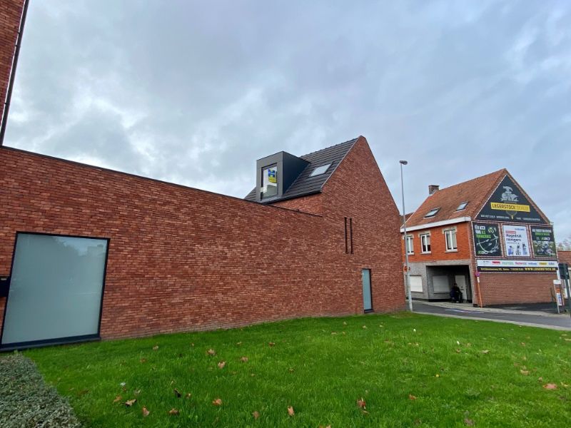 Centraal gelegen duplexwoning met 2 slaapkamers, terras en autostandplaats foto 3