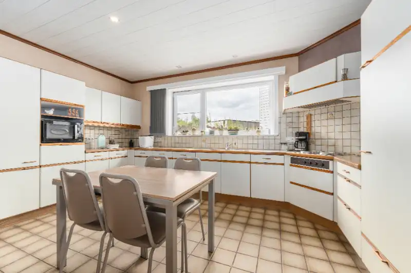 Charmante Open Bebouwing - 4 slpkmrs, ruime oprit en meer dan 150 m² opslagruimte! foto 6