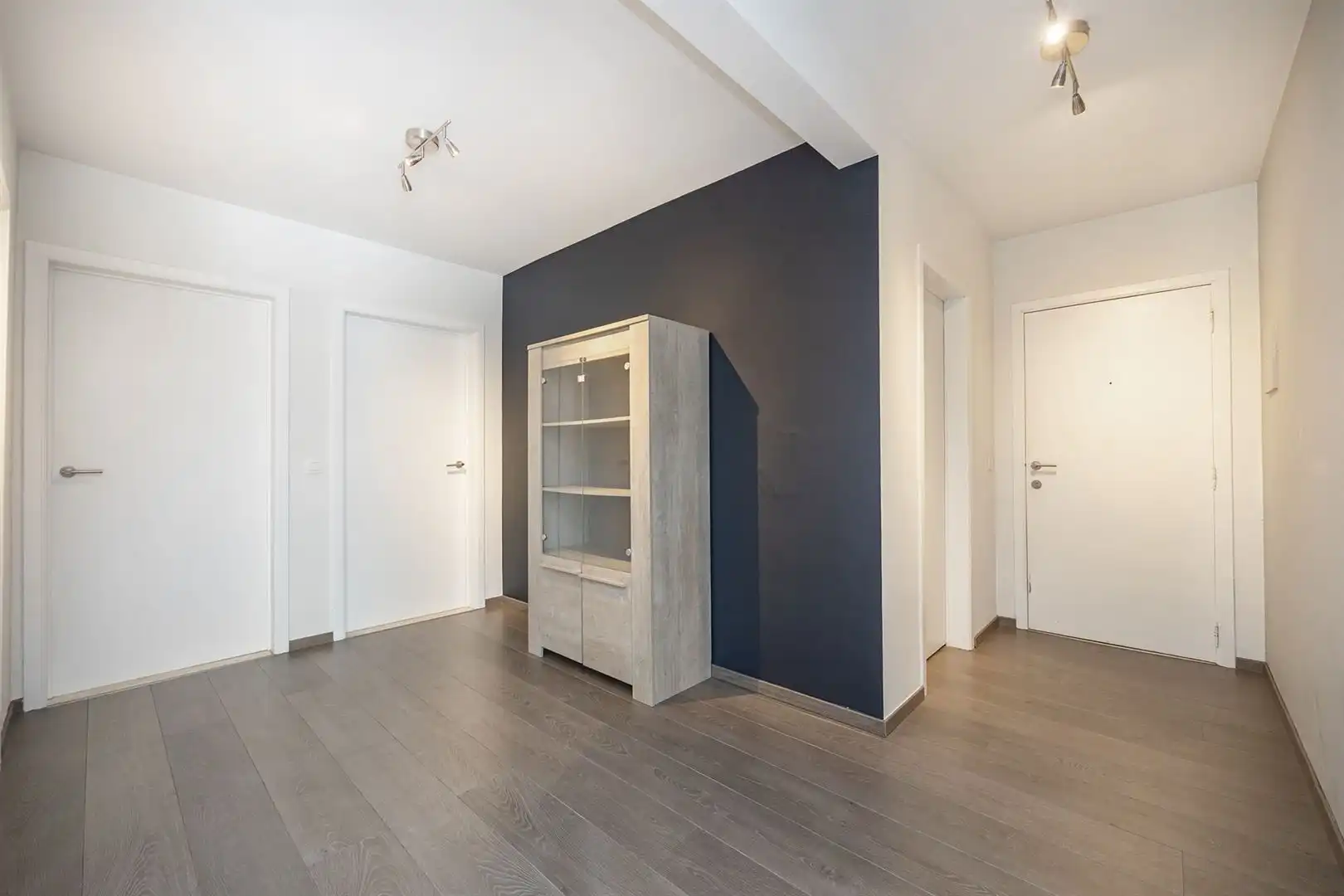 Glkvl. appartement met 2 ruime slaapkamers en garage! foto 10