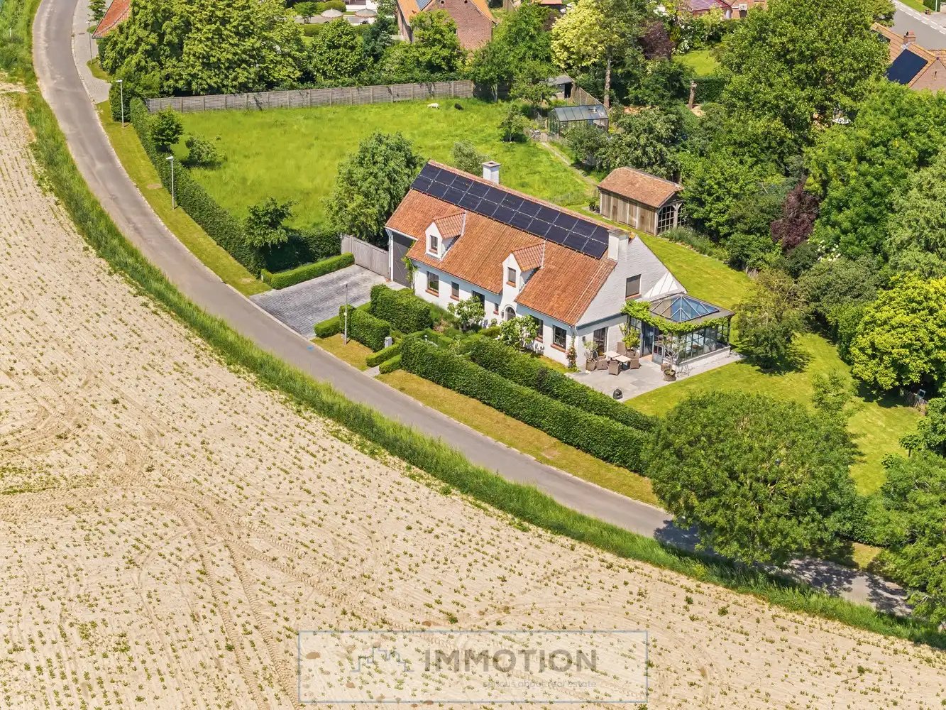 Uniek gelegen villa met prachtig landelijk uitzicht in Zwevegem foto 2