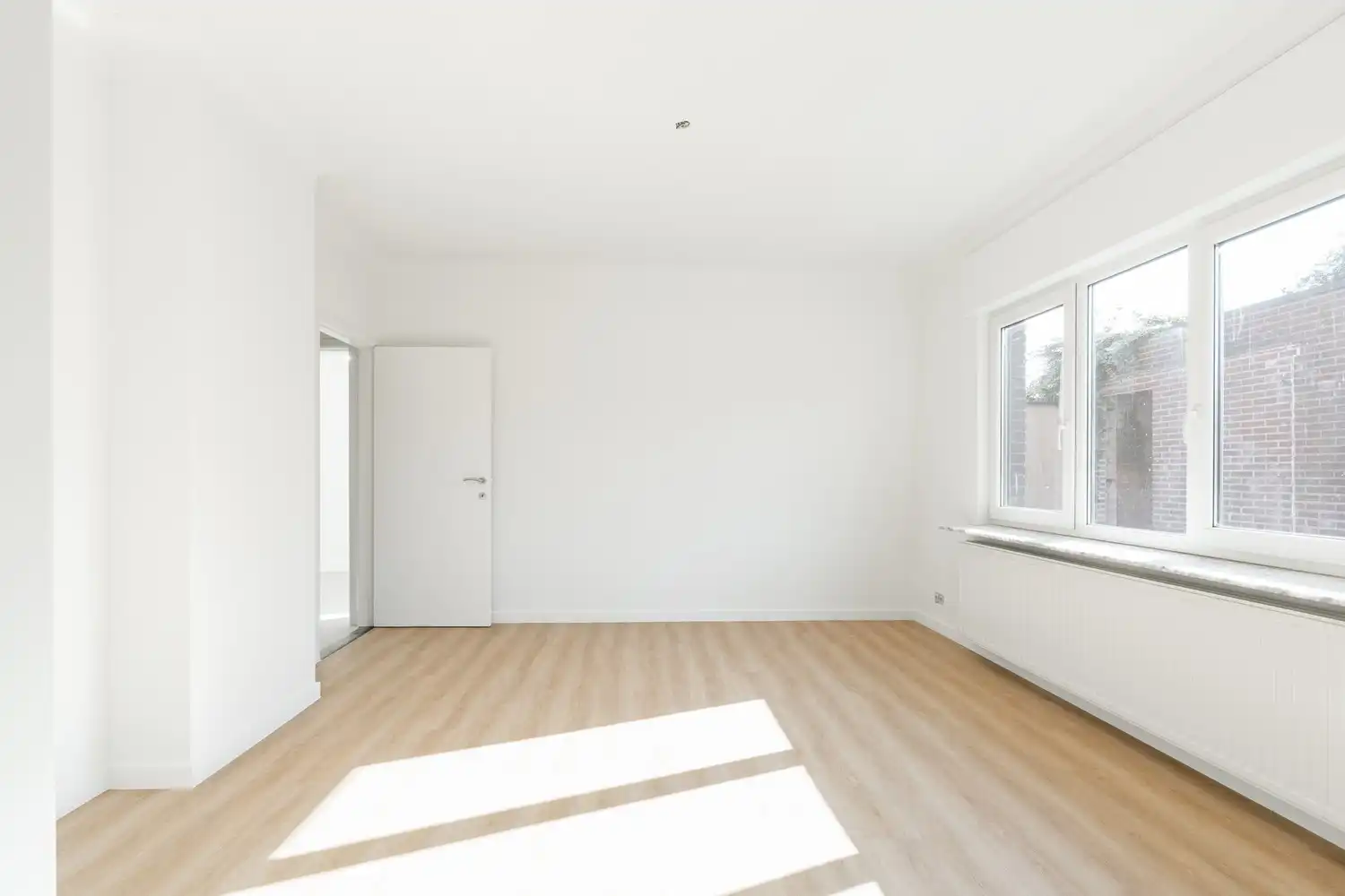 Volledig gerenoveerde ruime gezinswoning in het hart van Eksel foto 10