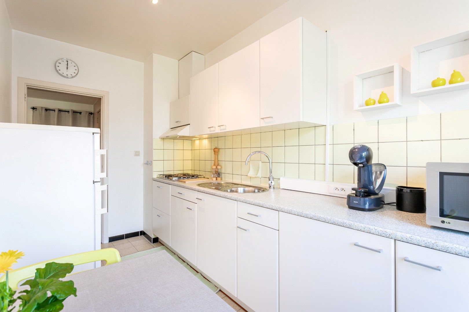 Instapklaar 2-kamerapp in centrum Halle, met balkon en garage foto 7