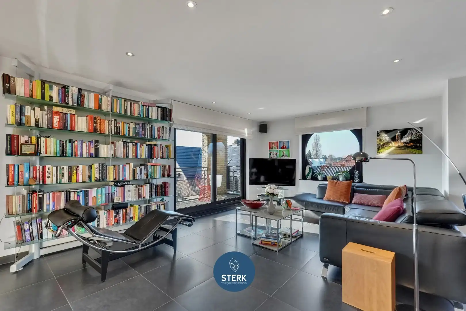 RIANTE DUPLEX MET 5 SLPKS, 2 BADKAMERS EN DUBBELE GARAGE IN CENTRUM LANAKEN ! foto 7