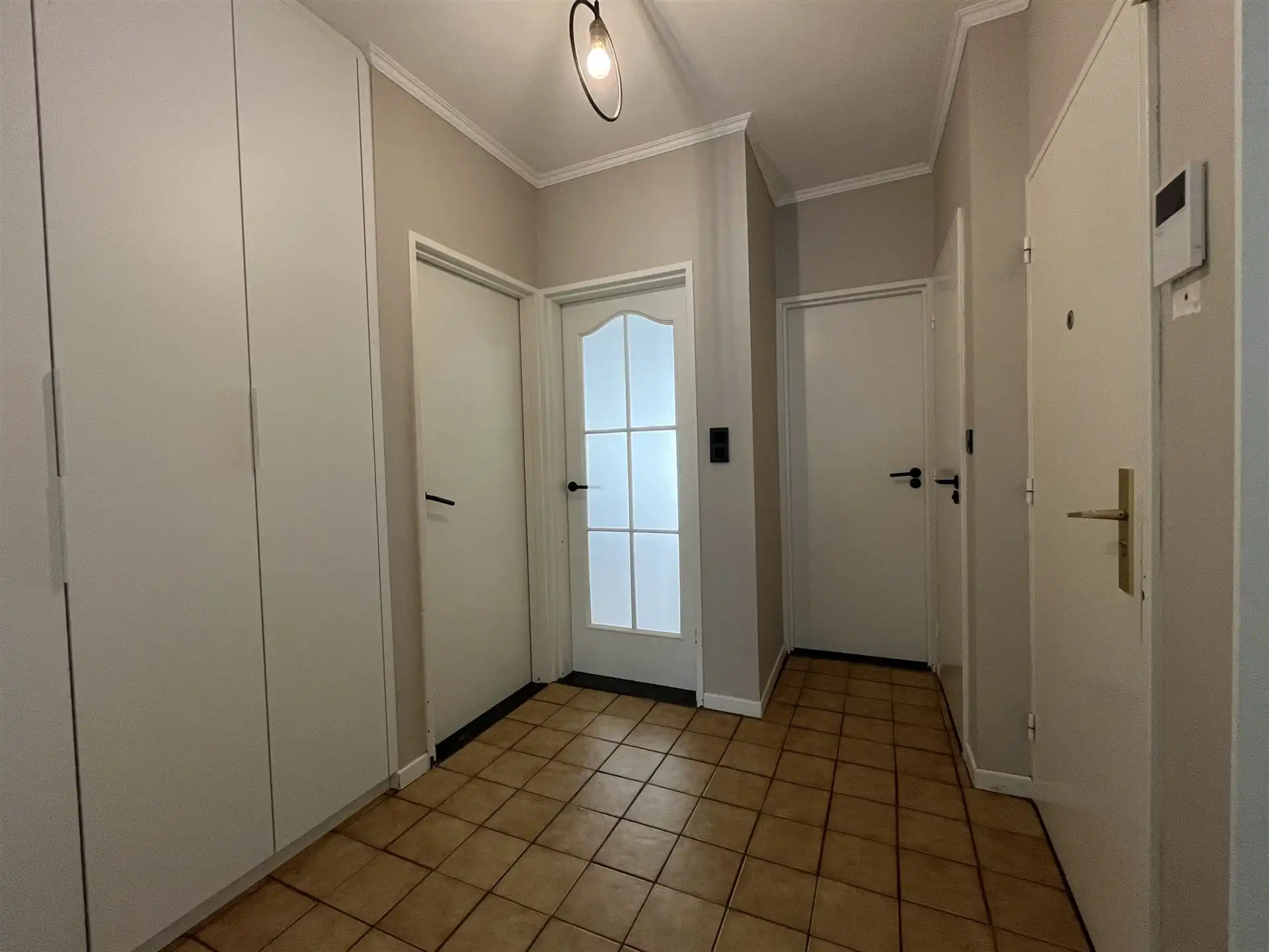 Instapklaar 2 slaapkamer appartement + autostaanplaats foto 10