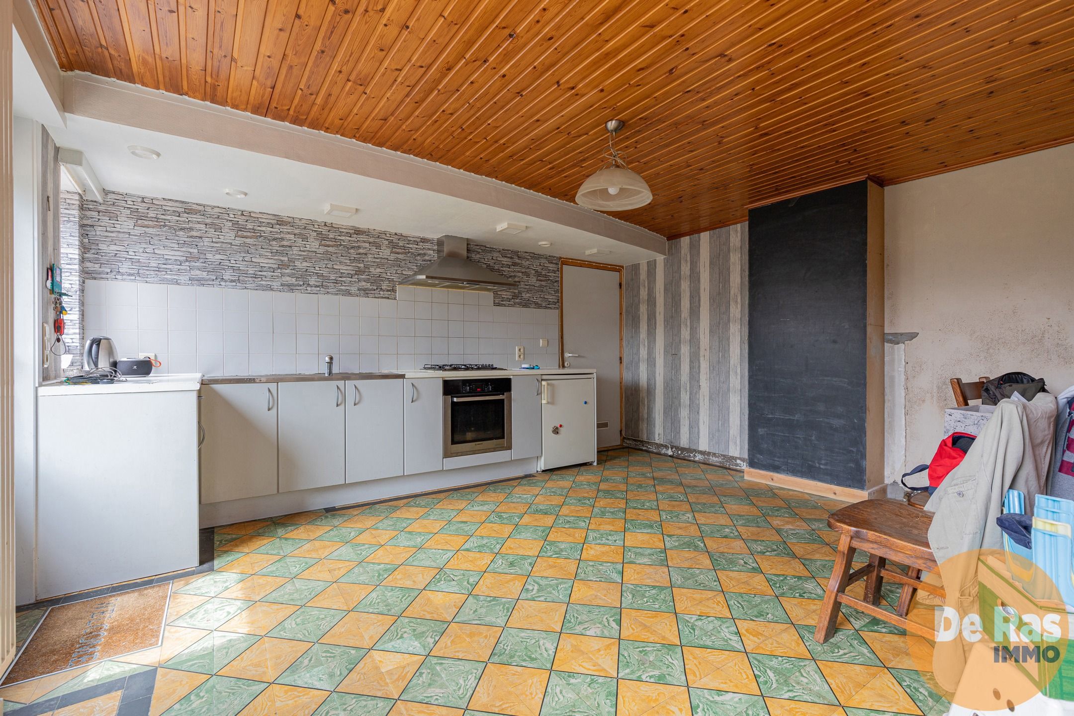 UITBERGEN - Te renoveren woning met tuin in rustige straat foto 8