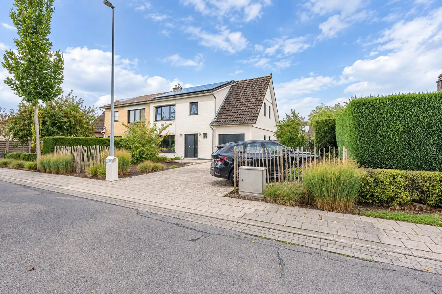 Instapklare gezinswoning met gezellige tuin op leuke ligging! foto {{pictureIndex}}