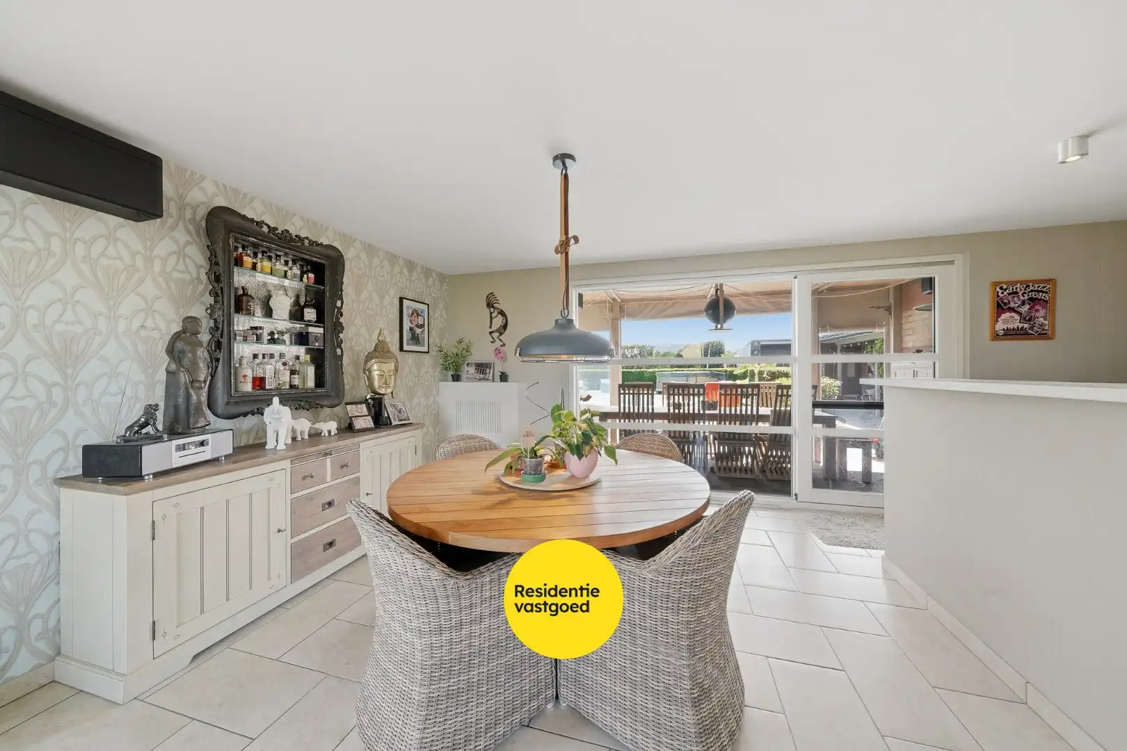 Instapklare halfopen bebouwing met 3 slaapkamers en zwembad foto 5