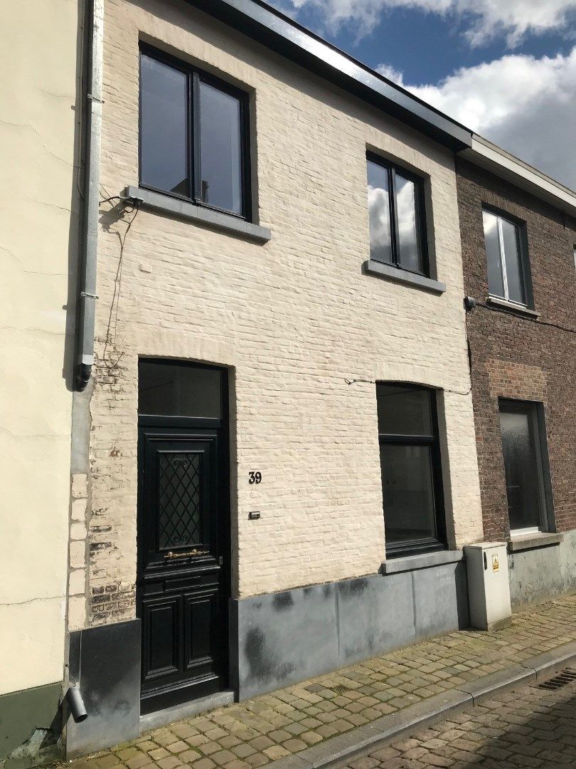 Volledig GERENOVEERDE stadswoning met 3 slaapkamers foto 22