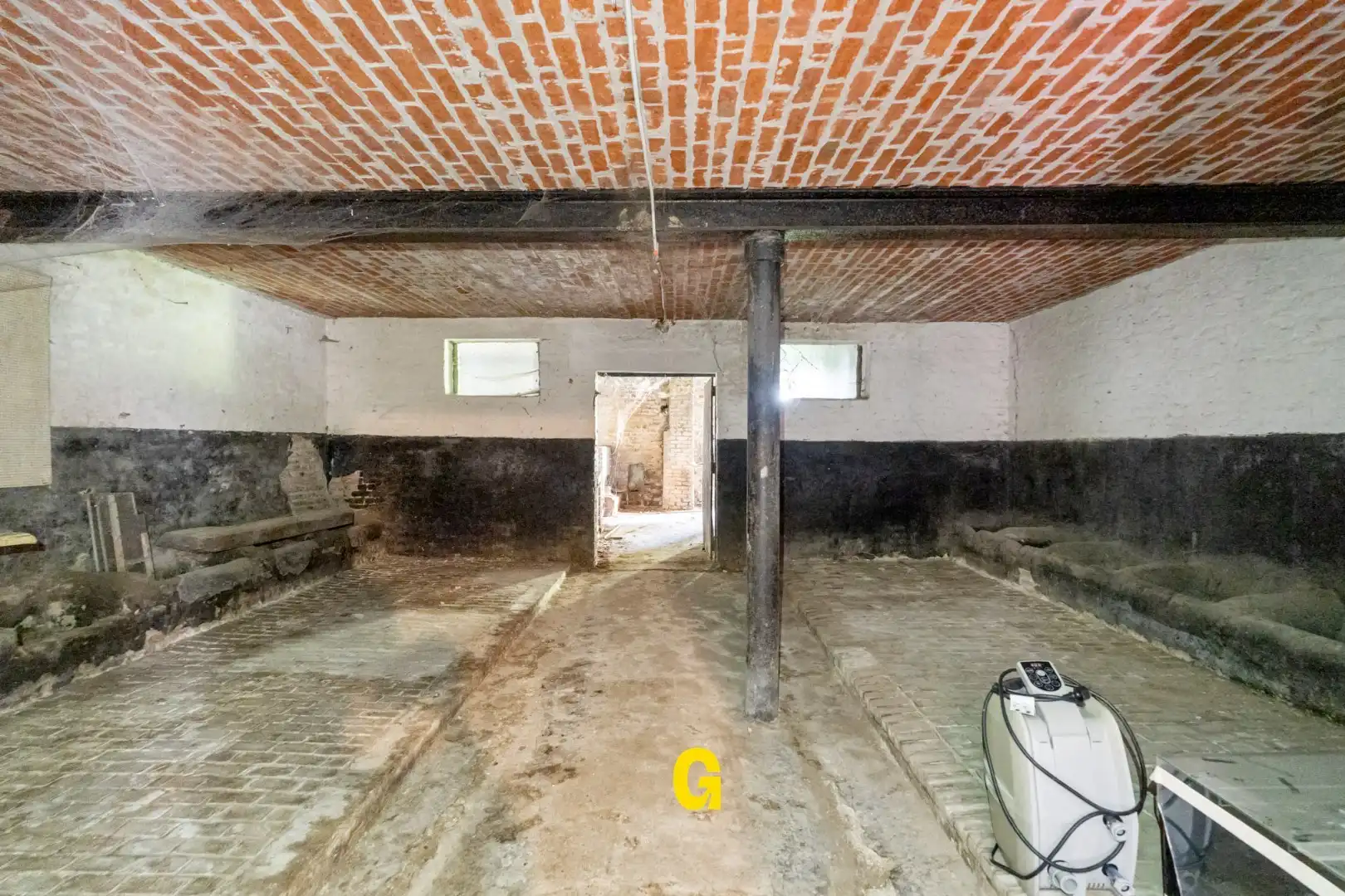 Deels gerenoveerde verder af te werken woning met binnenkoer en stallingen op 12a 05ca in Kleine Spouwen foto 19