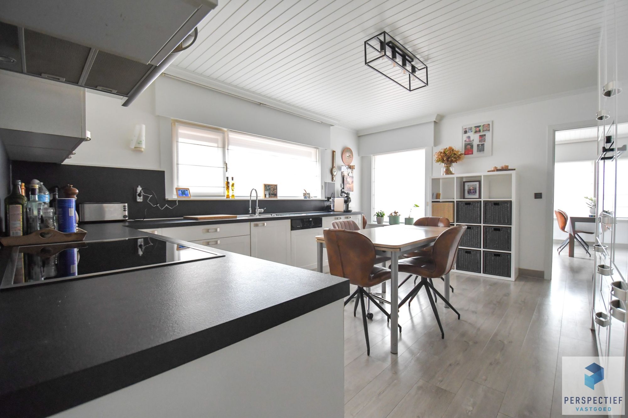 UITSTEKEND GELEGEN GELIJKVLOERSE WONING met 4 slaapkamers en tuin foto 9