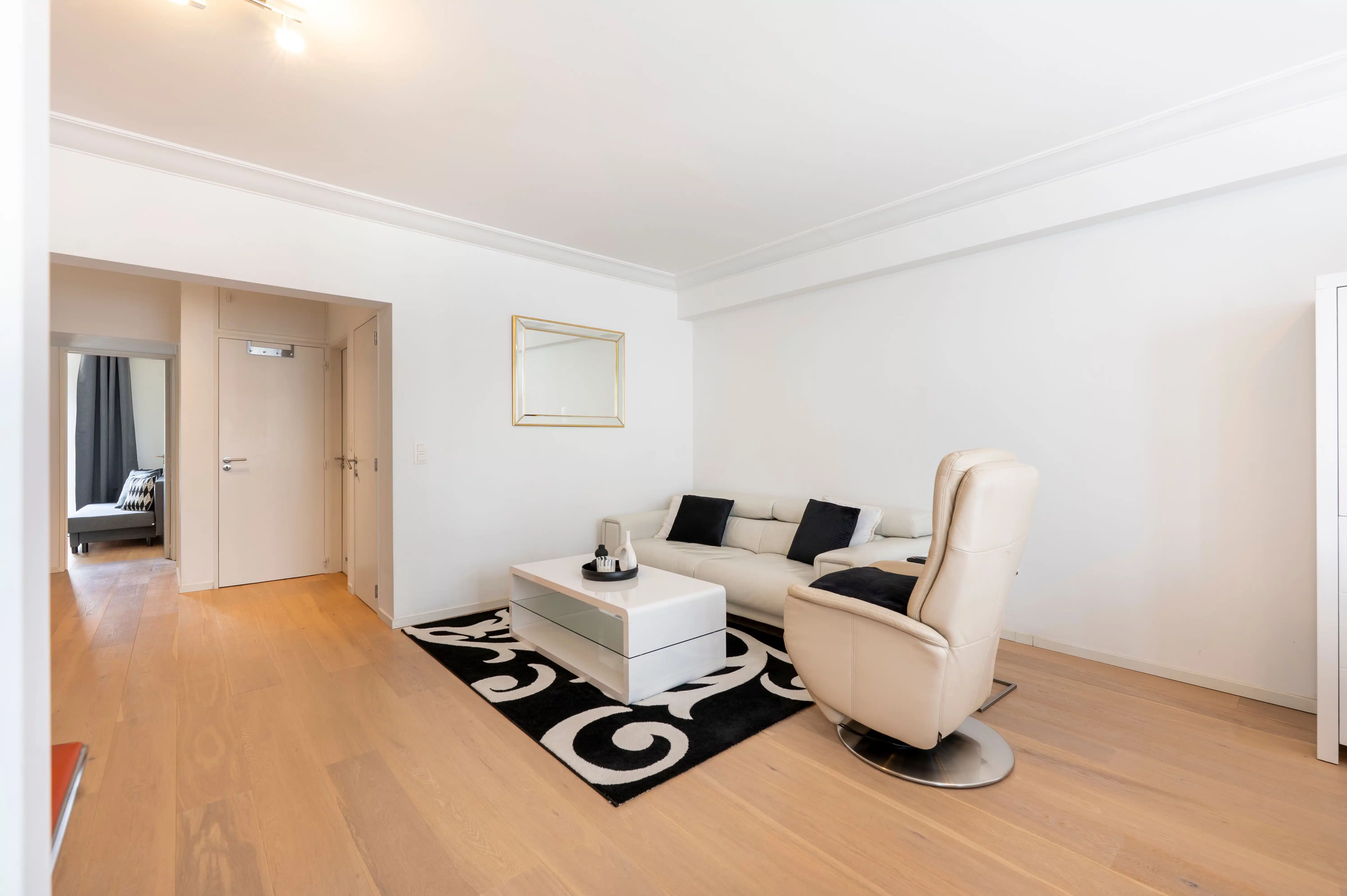 Lichtrijk twee slaapkamer appartement op centrale locatie te Merksem! foto 7